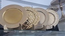 Platos dorados para eventos y decoraciones