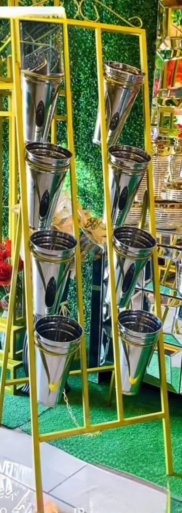 Porta flores de metal tipo atril