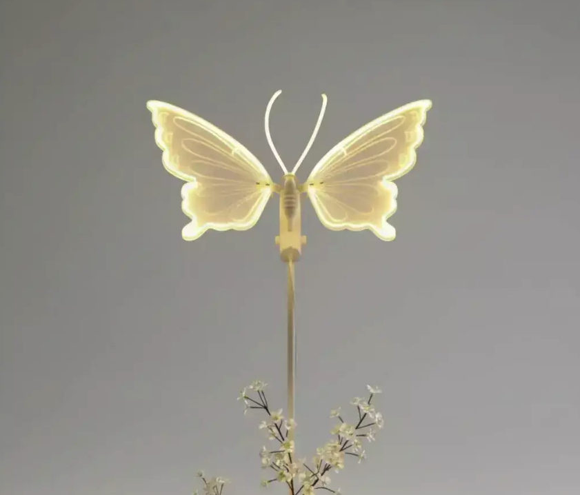 Mariposa luminosa con movimiento 40 cm
